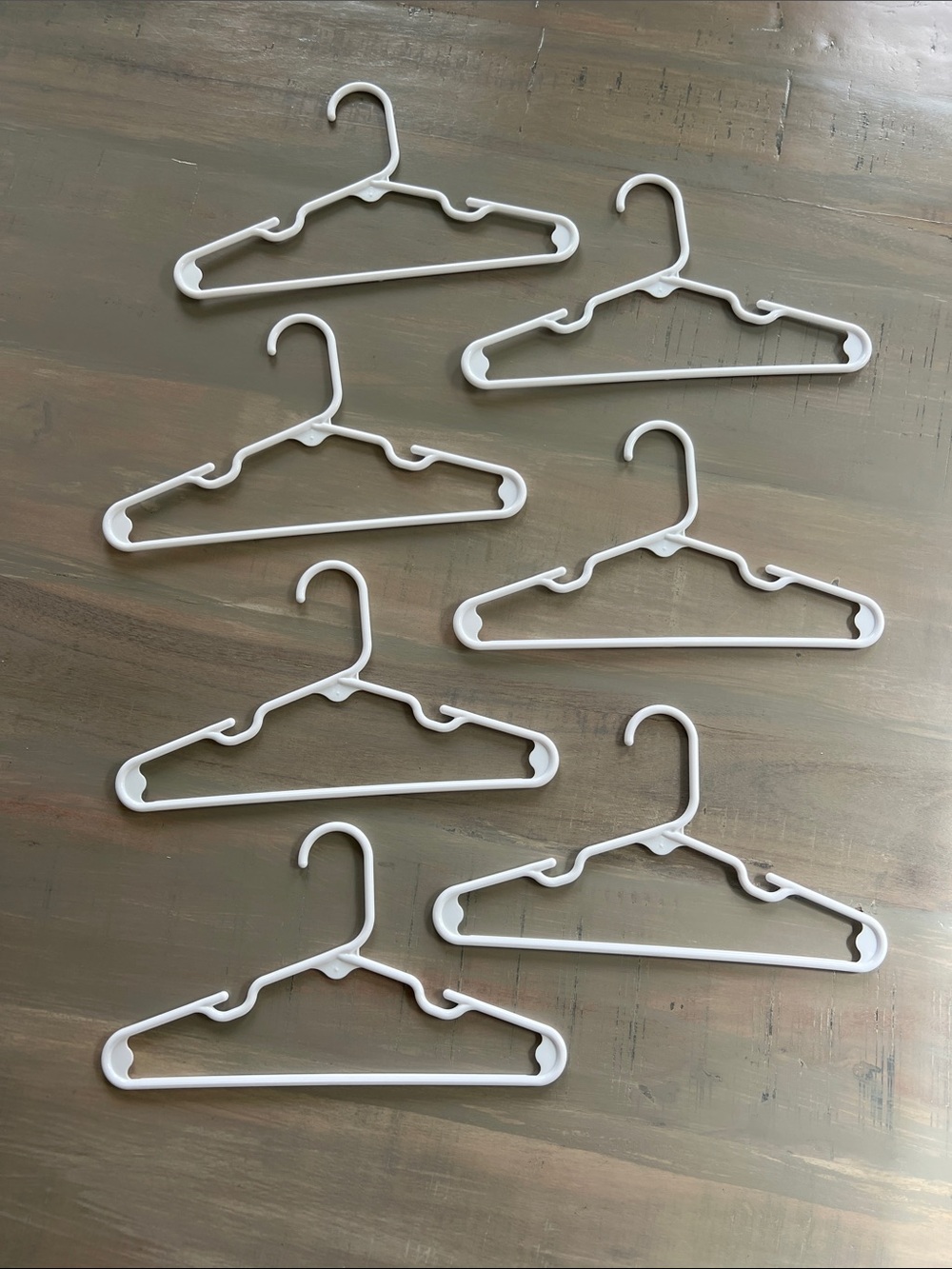 🆕 MUST BUNDLE Baby / Kid’s White Plastic Clothing Hangers — Pack of 7. NWOT.